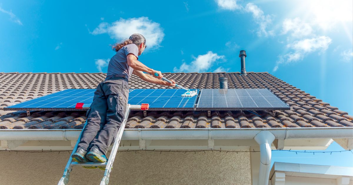 proc-cistit-fotovoltaicke-panely